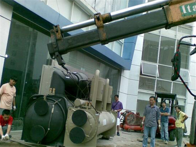 广灵县随车吊和汽车吊的核心区别是什么？哪种更省钱？